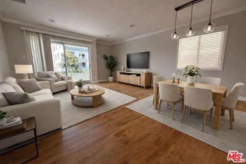Photo of 812 N Alfred Street #3, Los Angeles, CA 90069 (MLS # 26642355)