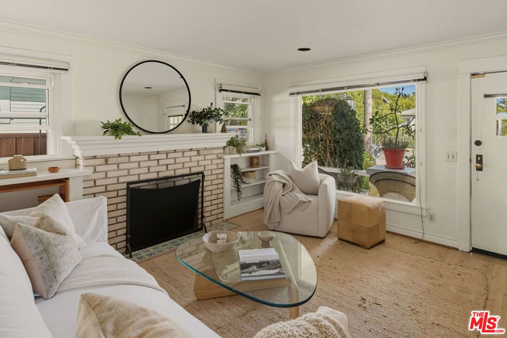 Photo of 703 Boccaccio Avenue, Venice, CA 90291 (MLS # 25596467)