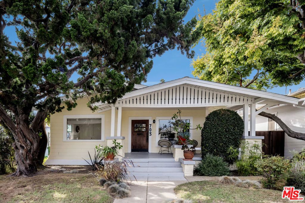 Photo of 703 Boccaccio Avenue, Venice, CA 90291 (MLS # 25596467)