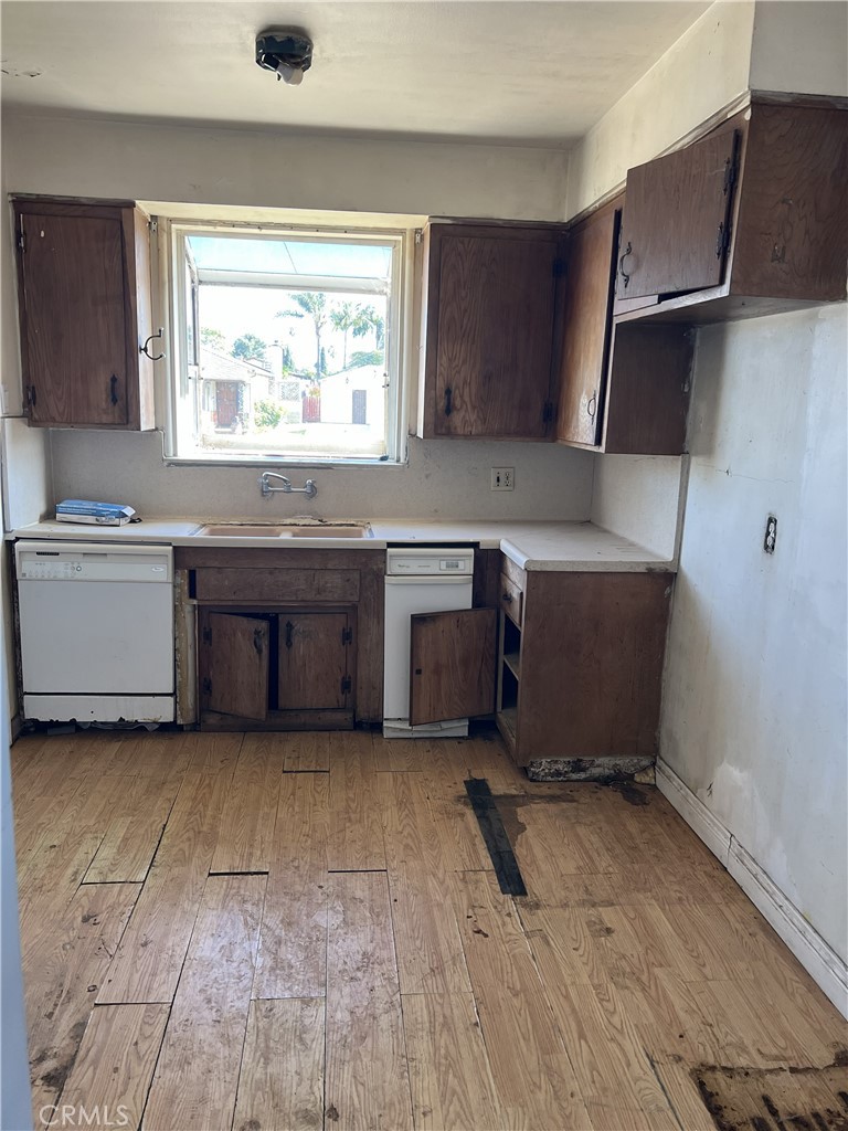 1505 W 220th