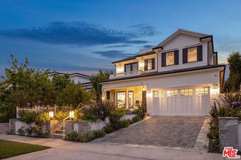 Photo of 981 Amherst Avenue, Los Angeles, CA 90049 (MLS # 26844167)