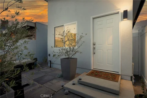 MLS: OC26195377