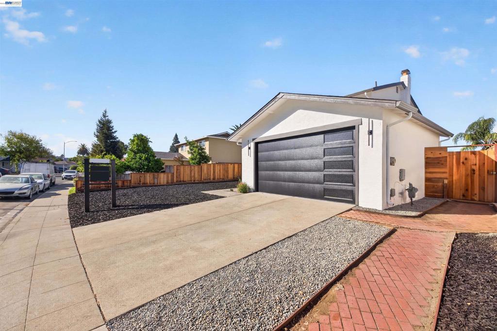 5 Greentree Cir