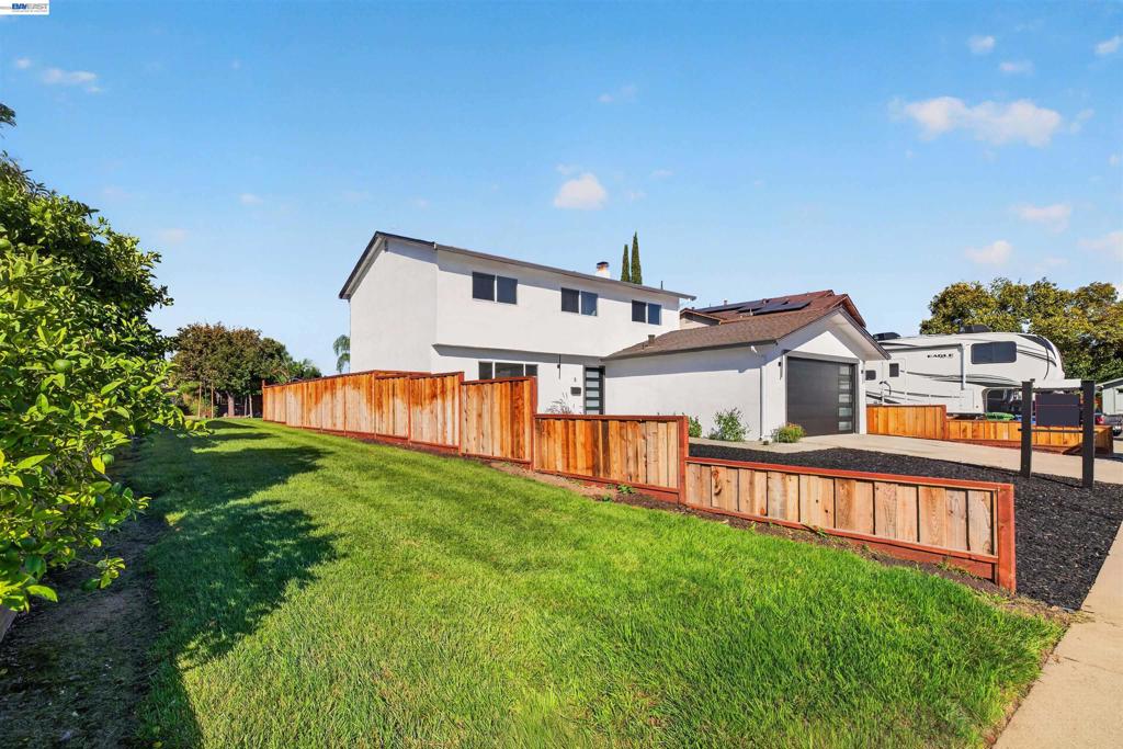 5 Greentree Cir