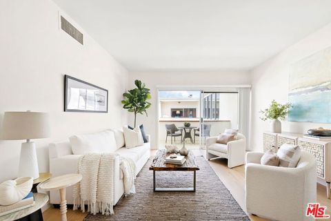 Photo of 521 Montana Avenue #305, Santa Monica, CA 90403 (MLS # 26634913)