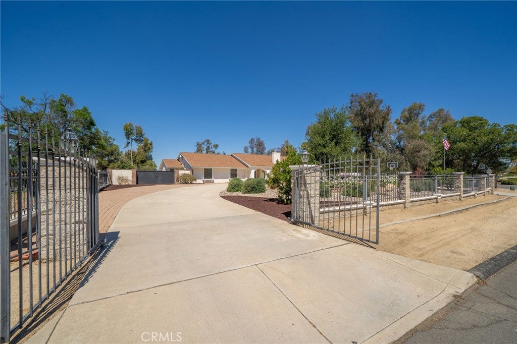 16639 Fox Glen