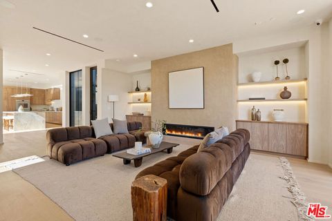 Photo of 923 Milwood Avenue, Venice, CA 90291 (MLS # 26823423)
