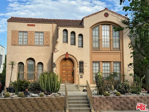 Photo of 832 S Detroit Street, Los Angeles, CA 90036 (MLS # 26669899)