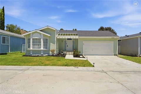 Photo of 20067 Canyon View Drive, Canyon Country, CA 91351 (MLS # IV26122515)