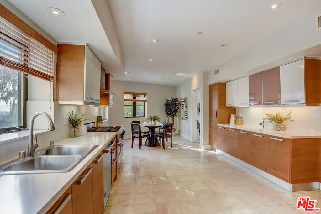 8788 Shoreham Drive 23