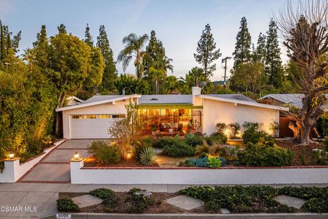 Photo of 23122 Gainford Street, Woodland Hills, CA 91364 (MLS # 226000957)