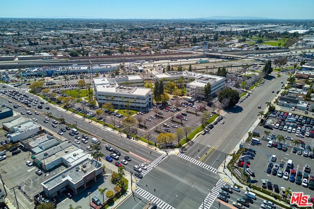 Lease Rate: $2.85 FS; Premier office/medical building in the Buena Park & Fullerton region. Immediate access to the 5 freeway. Central courtyard with a park-like setting. Convenient perimeter parking with several ingress and egress access entrances.