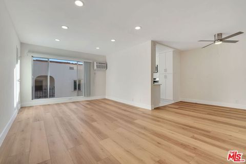 Photo of 220 S Gale Drive #8, Beverly Hills, CA 90211 (MLS # 26640377)