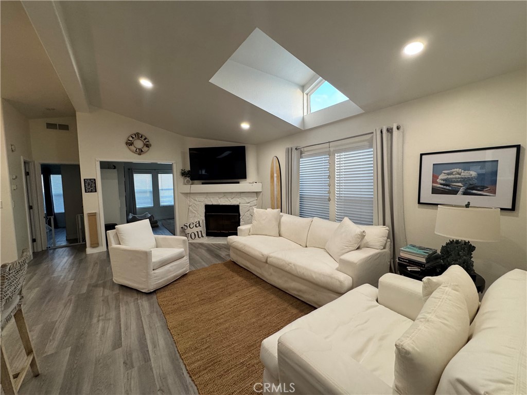 21851 21851 Newland 279