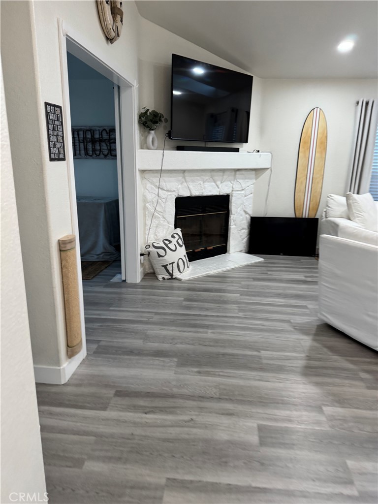 21851 21851 Newland 279