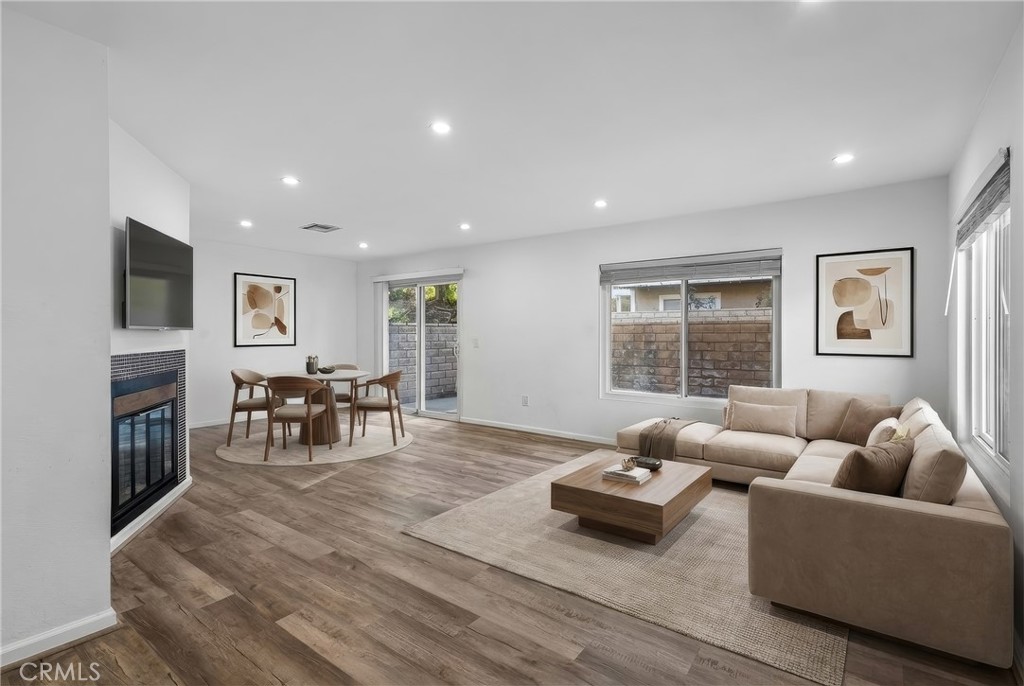 Properties 2 31315 The Old Road D