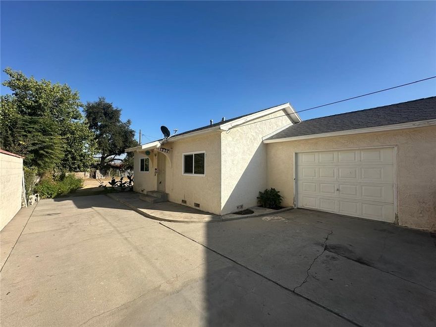 Discover this beautiful 2-bedroom, 1-bath apartment located in the heart of San Bernardino. This inviting unit features a spacious living room, a dedicated dining area, and a well-appointed kitchen. The property also includes convenient washer and dryer hookups for added comfort.

This apartment offers a perfect blend of functionality and charm—ideal for anyone seeking a comfortable home in a great location.