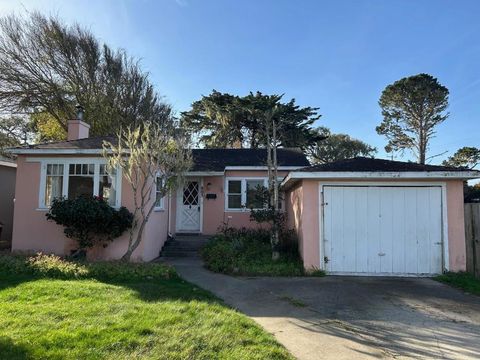 Photo of 805 Sinex Avenue, Pacific Grove, CA 93950 (MLS # ML82033370)