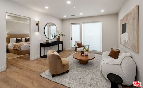 Photo of 505 S Barrington Avenue #303, Los Angeles, CA 90049 (MLS # 25622431)