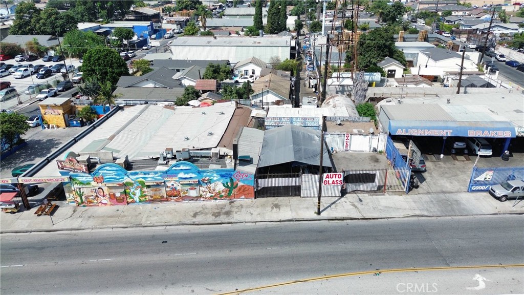 Discover an exceptional opportunity with the Compton Commercial Building For Lease, perfectly suited for automobile repair and car service stations. This spacious property boasts a generous surface working area exceeding 1,200 square feet, situated on an expansive gated lot of 4,200 square feet. Ideal for automotive businesses, the facility features convenient alley access, providing secure parking for 6 to 8 vehicles. This building offers unparalleled proximity to major transportation hubs and ports, making it a prime spot for attracting customers. For further details or to arrange a private tour, please don’t hesitate to reach out to us today!