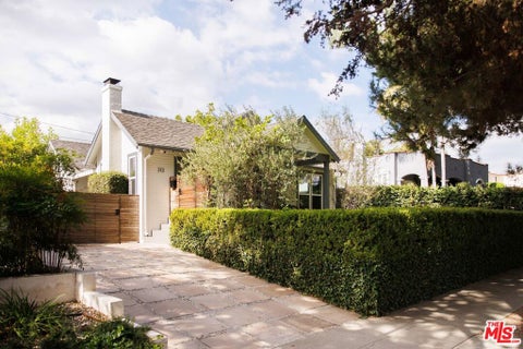 Photo of 313 N Bronson Avenue, Los Angeles, CA 90004 (MLS # 26105613)