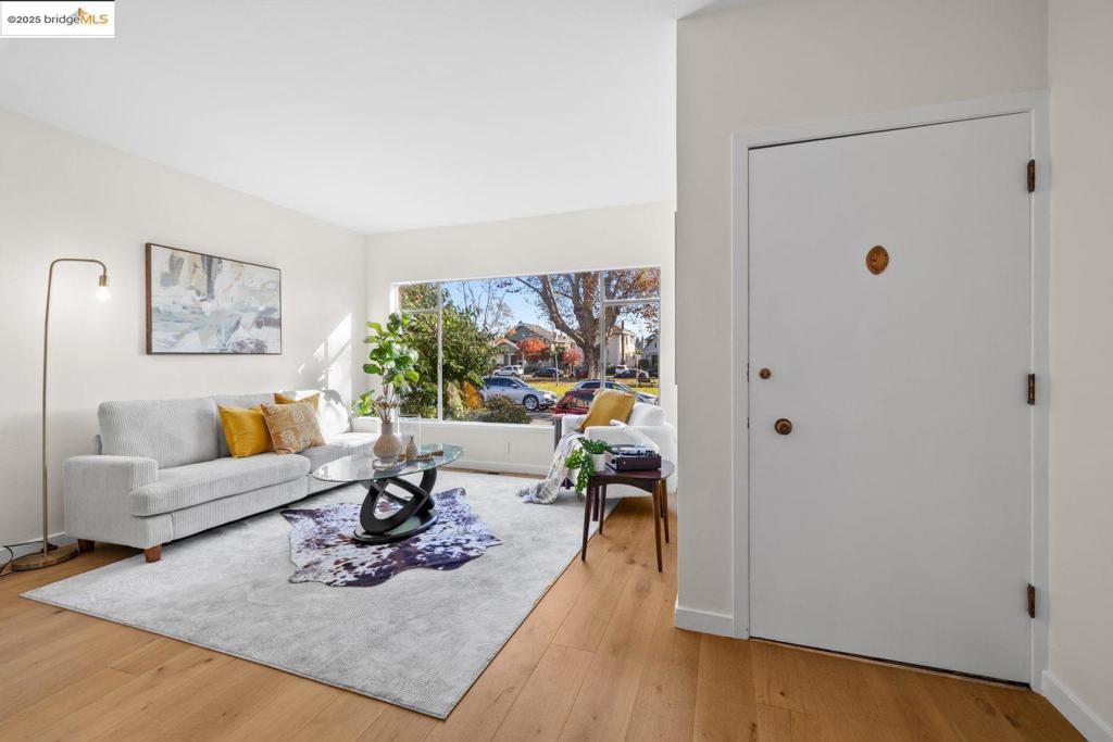 EAST END - Residential