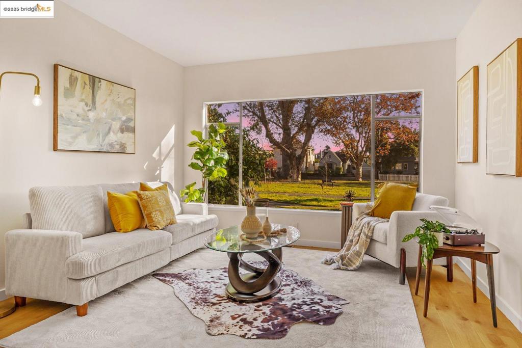 EAST END - Residential