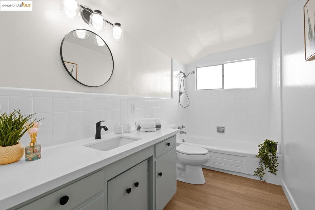 EAST END - Residential