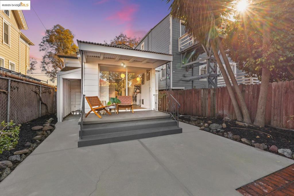 EAST END - Residential