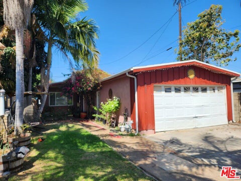 Photo of 6581 Lemon Avenue, Long Beach, CA 90805 (MLS # 26922291)