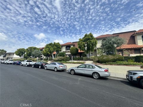 Photo of 1719 Rogers Place #33H, Burbank, CA 91504 (MLS # SR26070836)