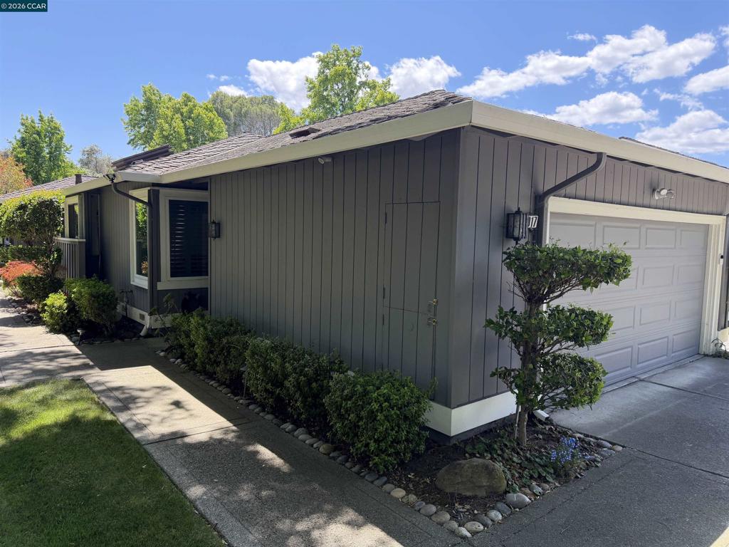 2017 W Rancho Verde Cir