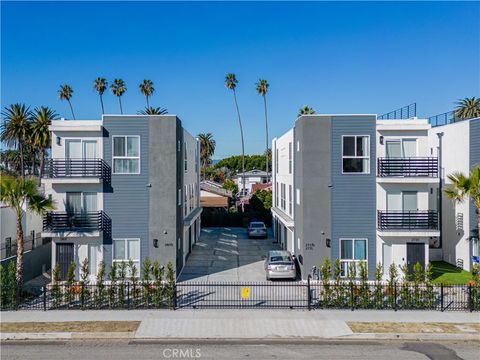 Photo of 2727 S La Brea Avenue #1/2, Los Angeles, CA 90016 (MLS # MB26010154)