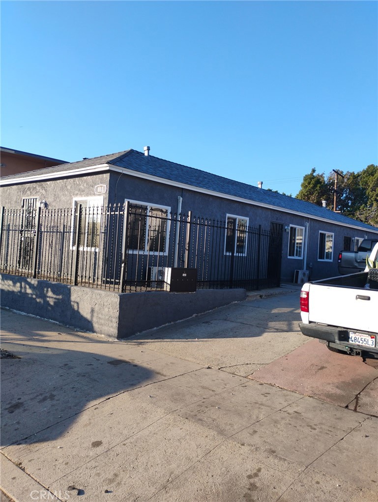 813 E Imperial
