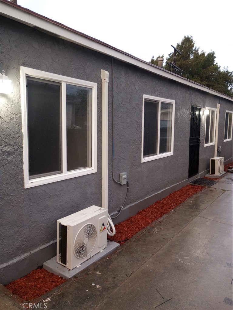 813 E Imperial