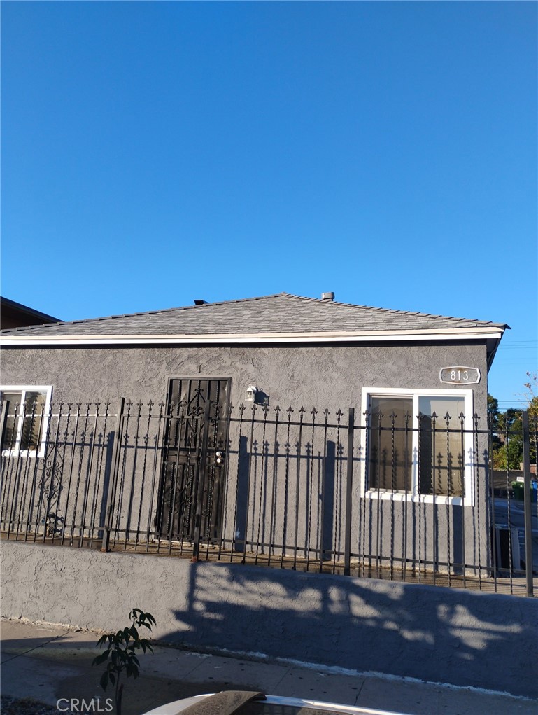 813 E Imperial
