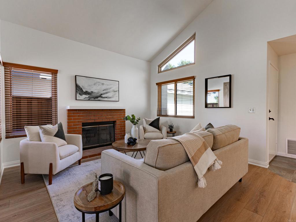 1225 Lancer Glen