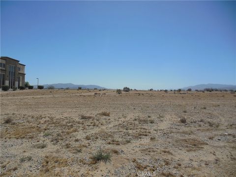 Photo of 14420 Jacaranda Avenue, Hesperia, CA 92345 (MLS # OC25150396)