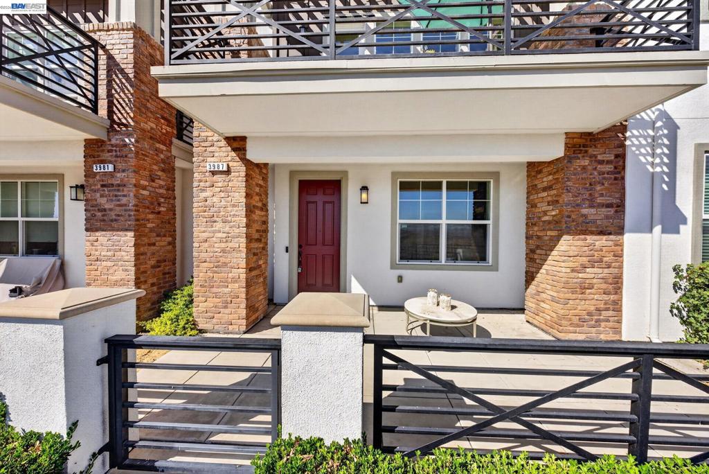 3987 Dobbins Loop