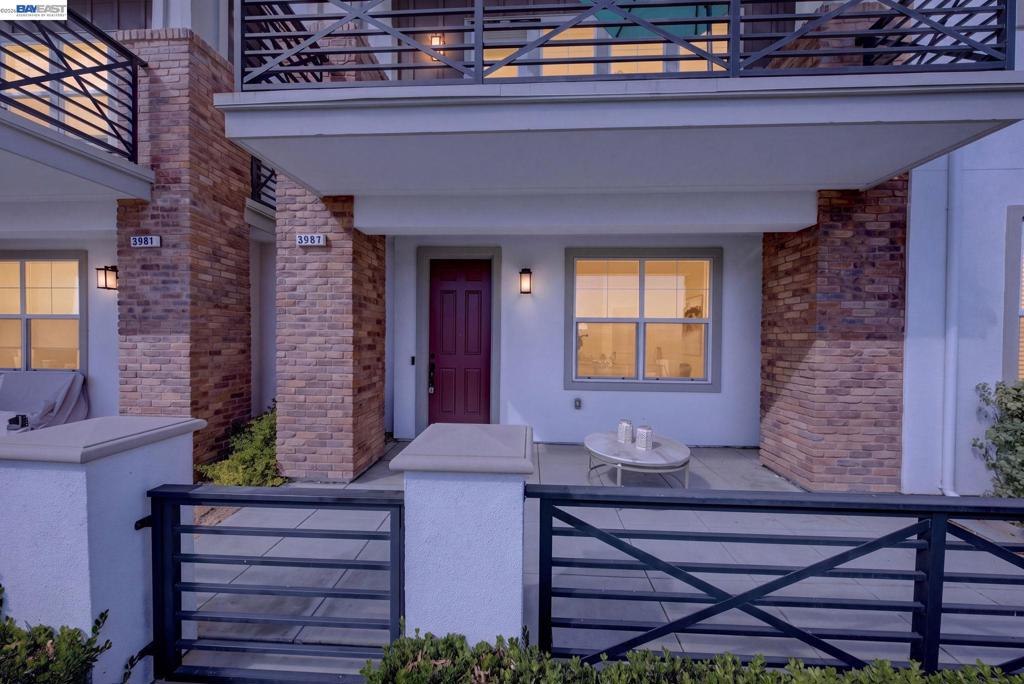 3987 Dobbins Loop
