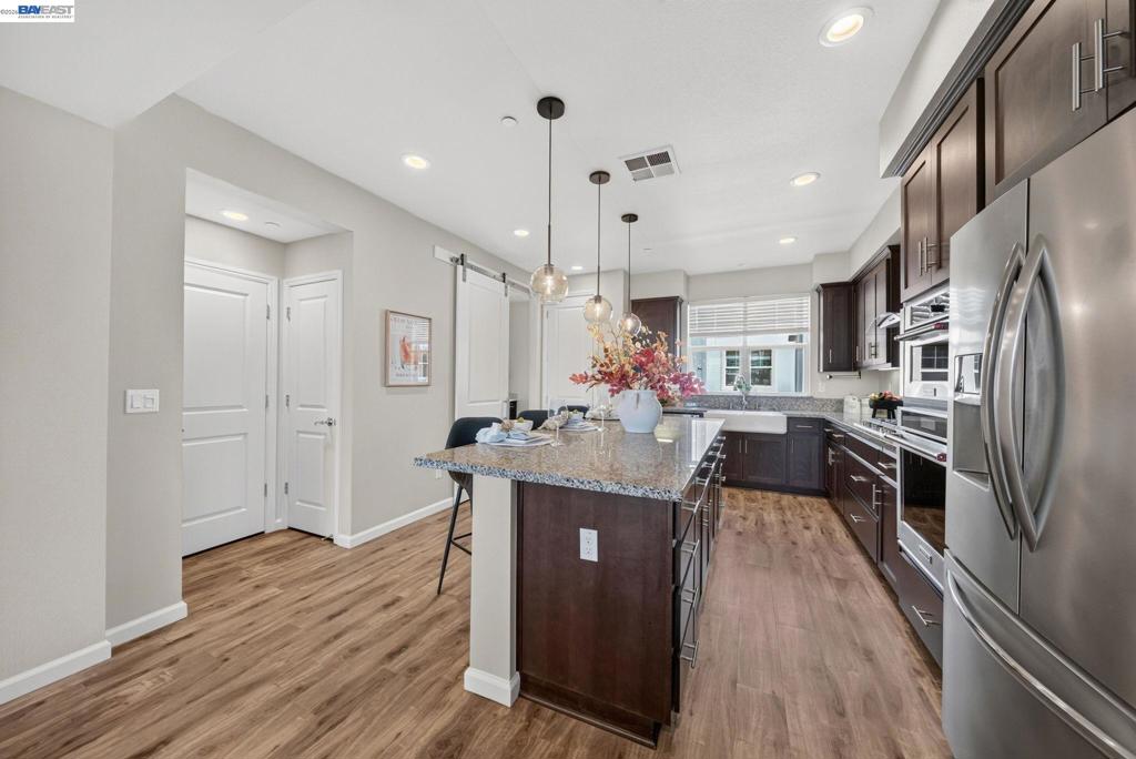 3987 Dobbins Loop