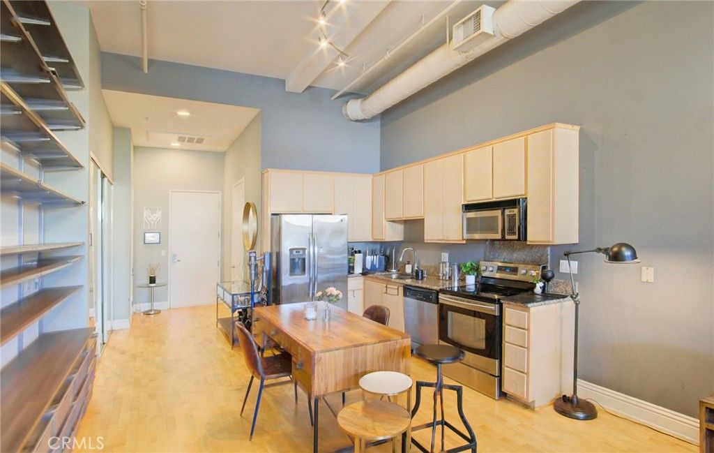 Photo of 175 S Lake Ave #402, Pasadena, CA 91101 (MLS # OC25255620)