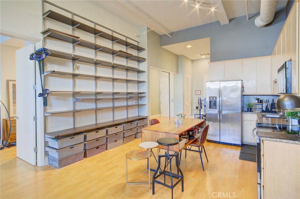 Photo of 175 S Lake Ave #402, Pasadena, CA 91101 (MLS # OC25255620)