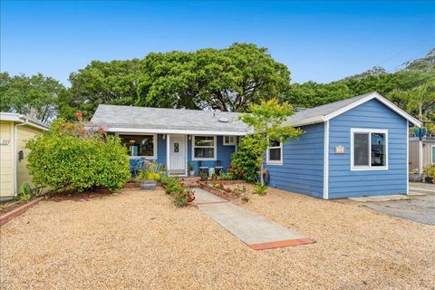 Photo of 735 Eaton Street, Santa Cruz, CA 95062 (MLS # ML82043043)