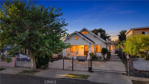 Photo of 433 W 55th ST, Los Angeles, CA 90037 (MLS # DW26154892)