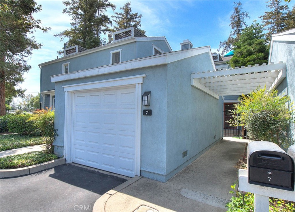 700 E Lake Drive E 7