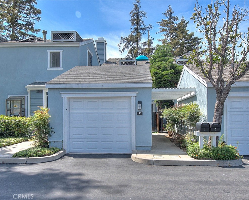 700 E Lake Drive E 7