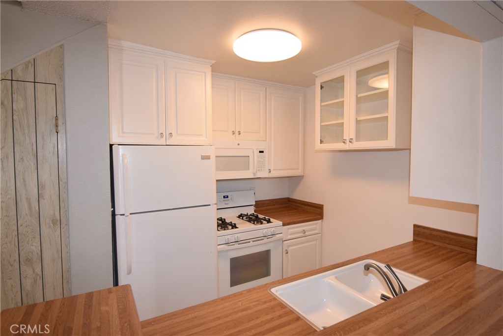 18645 Hatteras Street 211