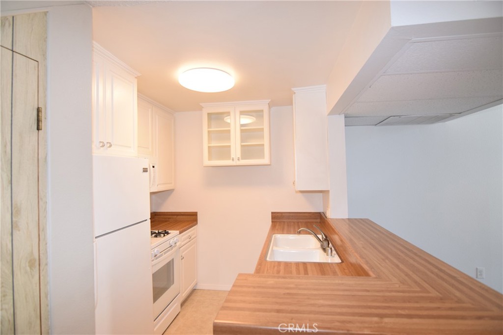 18645 Hatteras Street 211