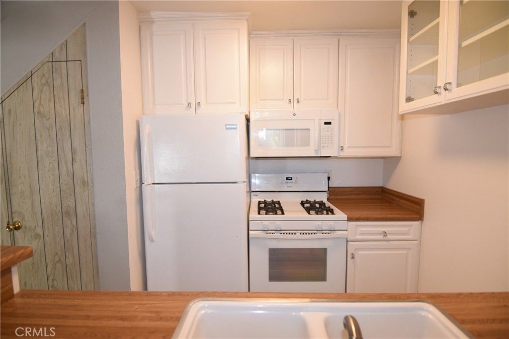 Photo of 18645 Hatteras Street #211, Tarzana, CA 91356 (MLS # SR25242668)
